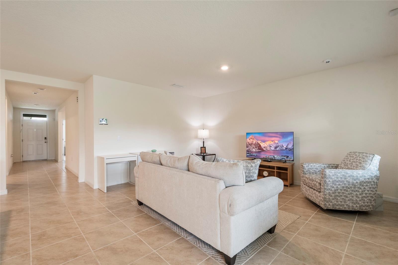 3669 RORY OAK CIR