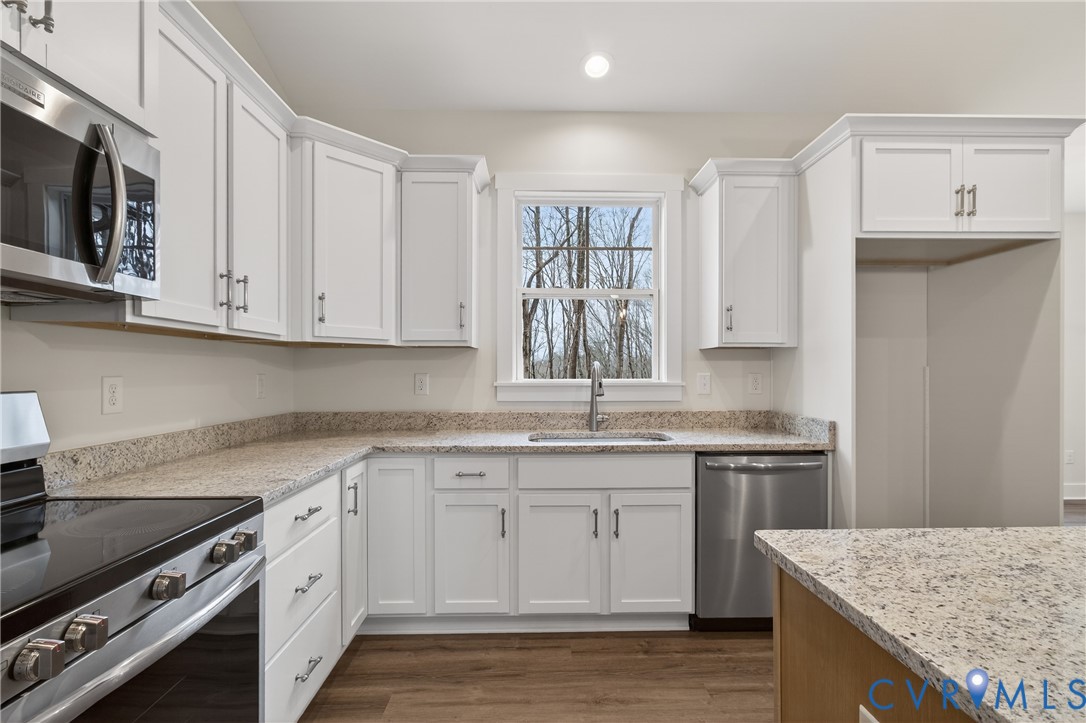 79 E Sunrise Dr