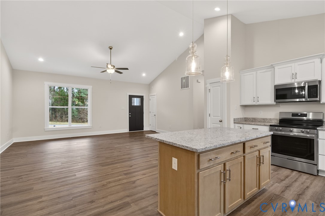 79 E Sunrise Dr