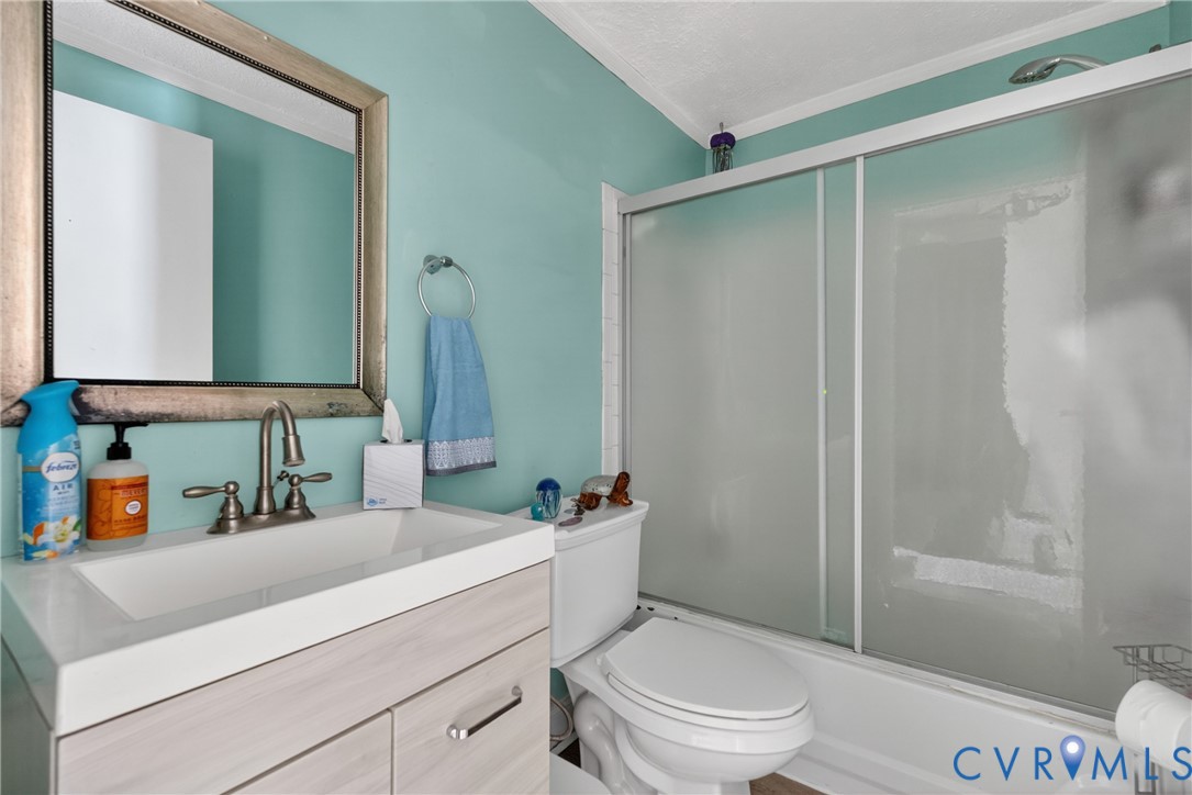 13315 Farm Crest Ct