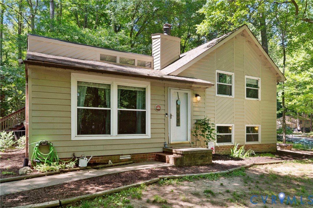 13315 Farm Crest Ct