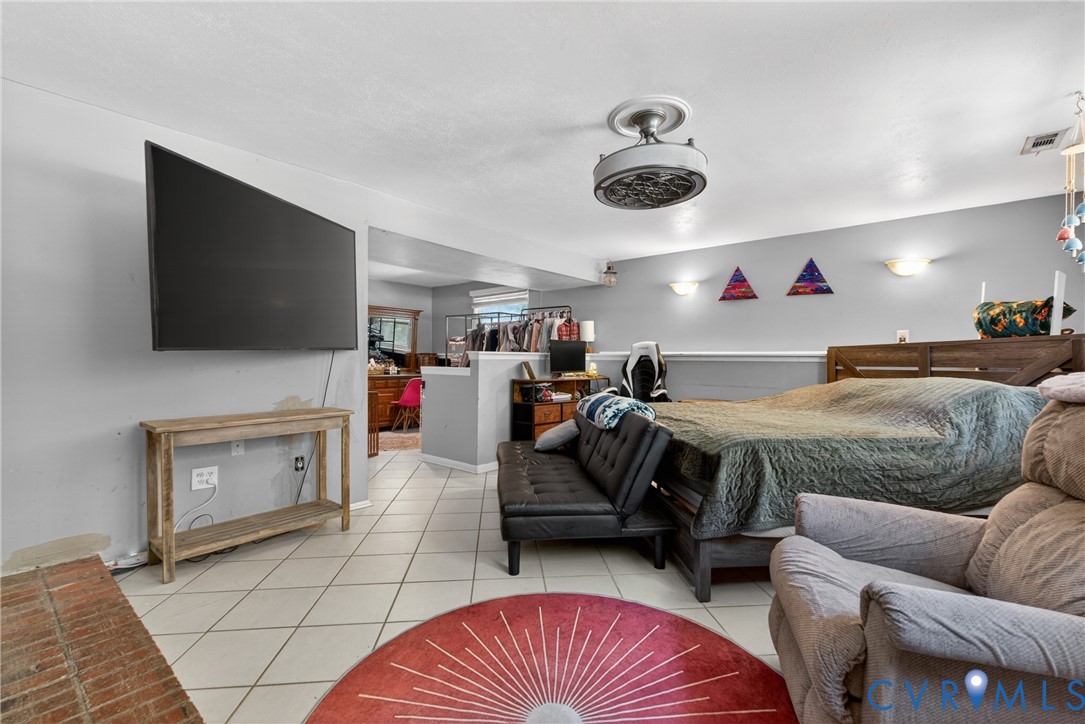 13315 Farm Crest Ct