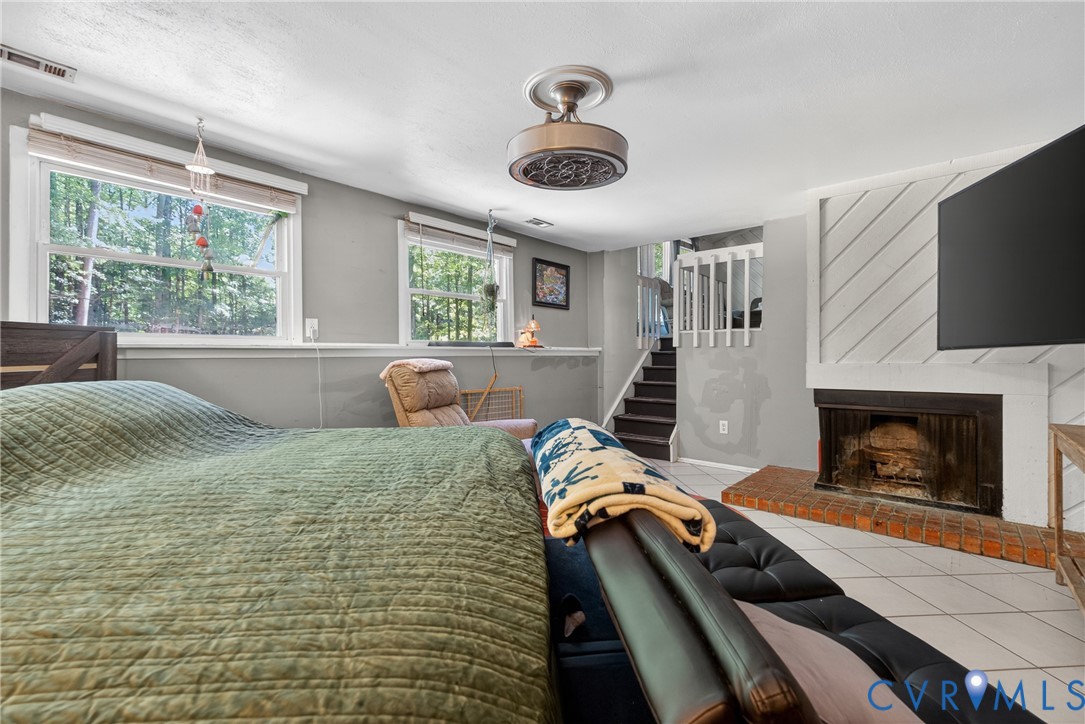 13315 Farm Crest Ct