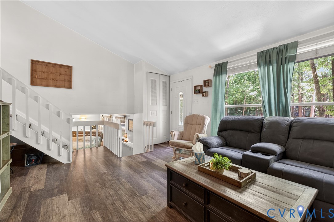 13315 Farm Crest Ct
