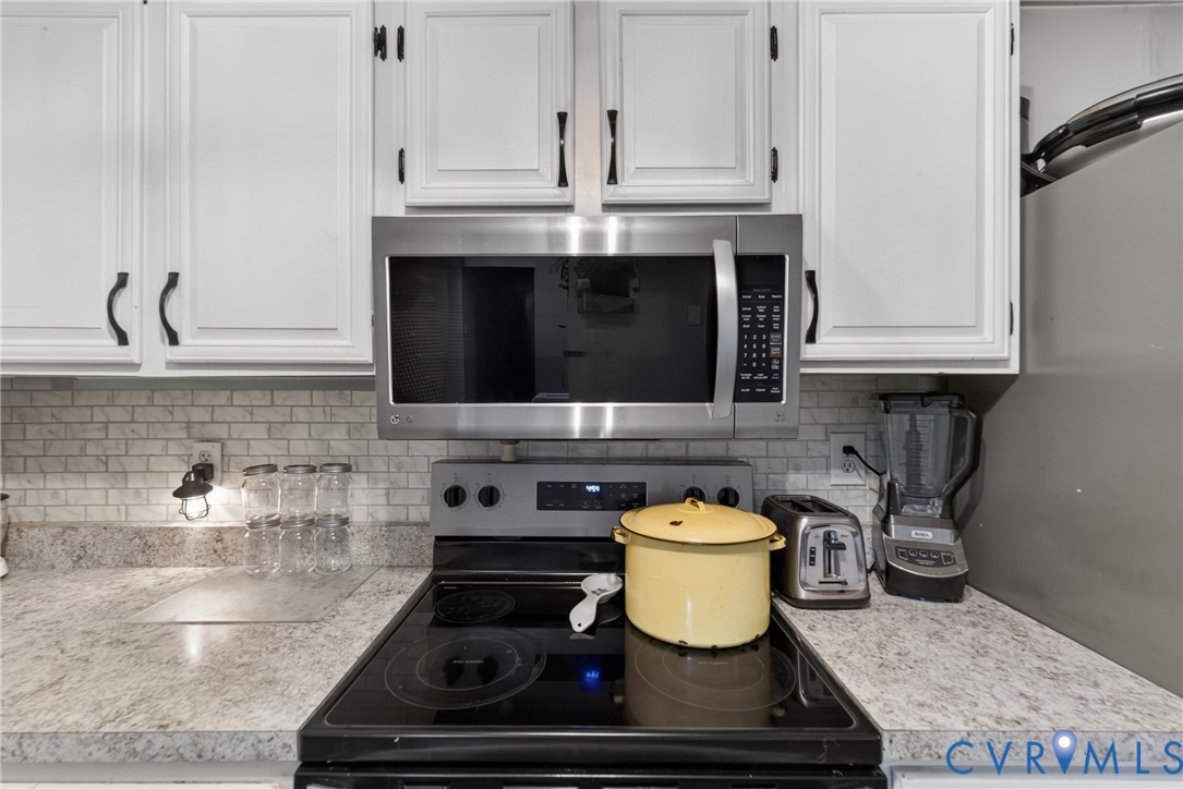 13315 Farm Crest Ct