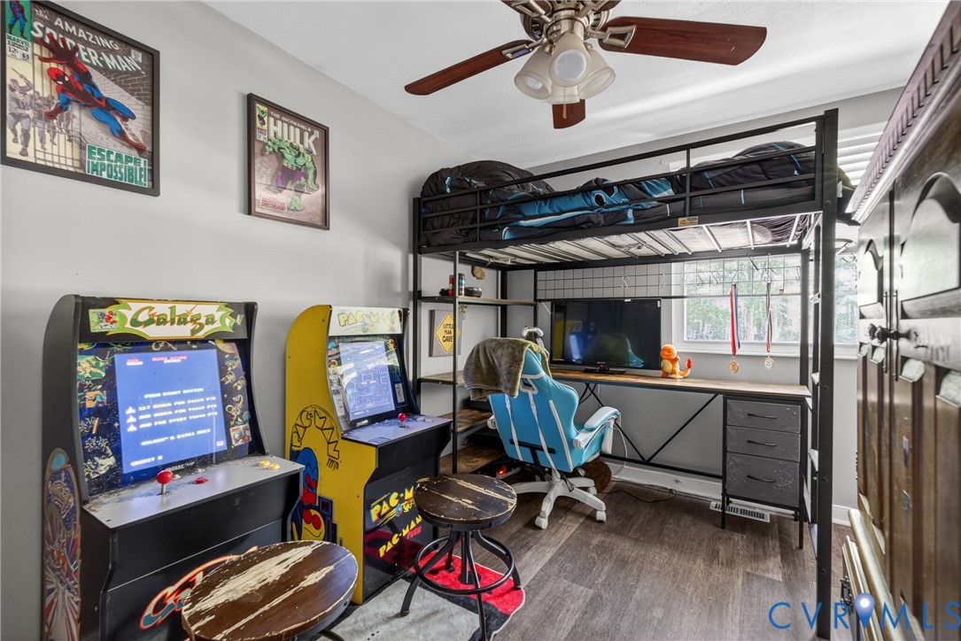 13315 Farm Crest Ct