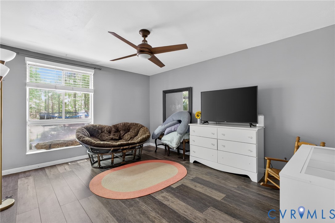 13315 Farm Crest Ct