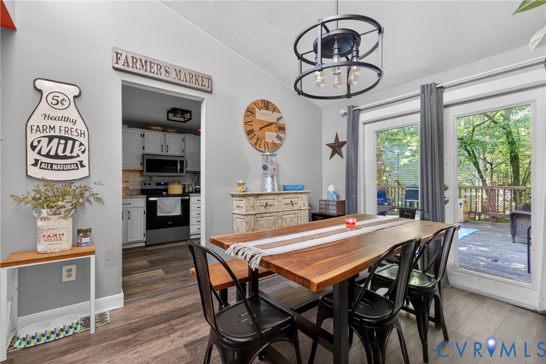 13315 Farm Crest Ct