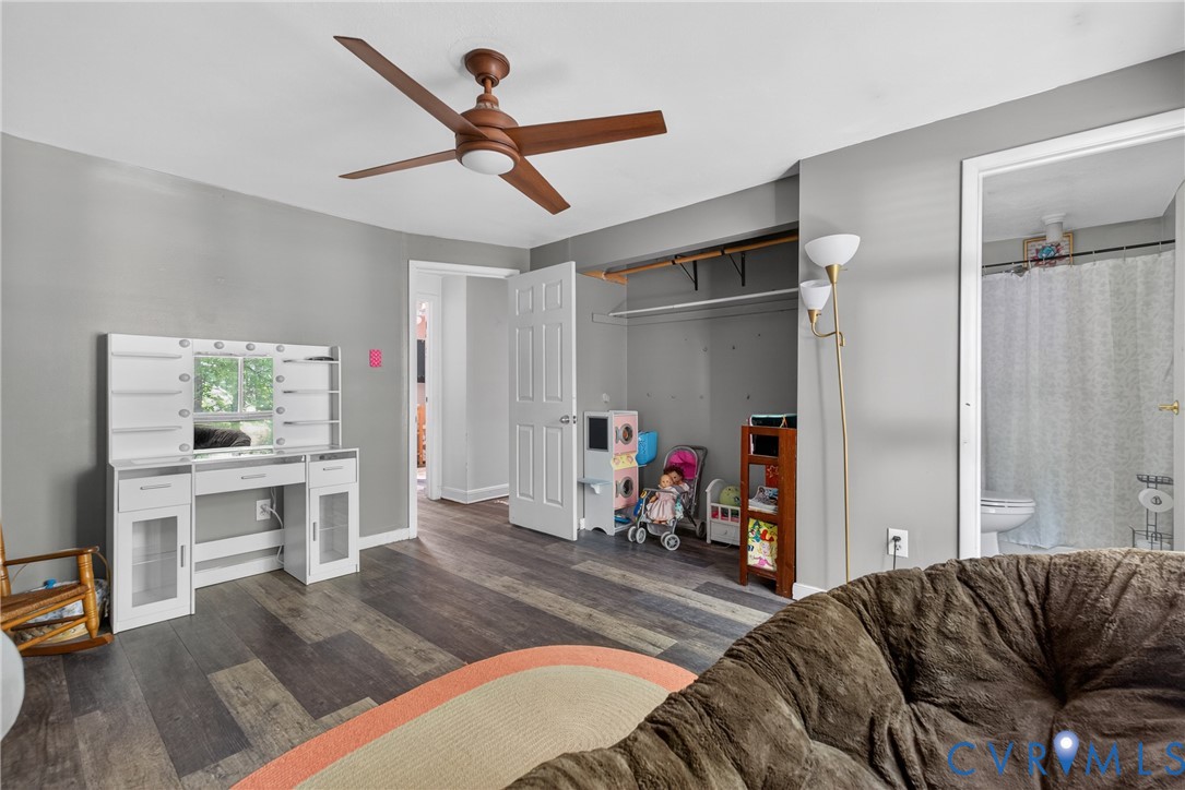 13315 Farm Crest Ct