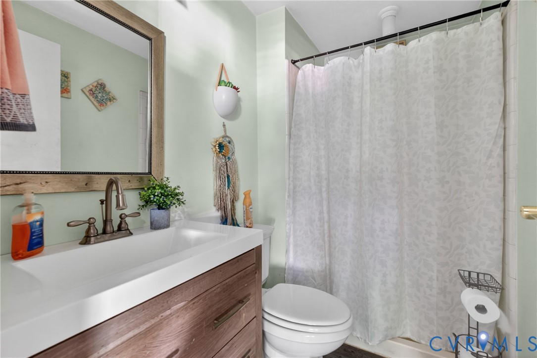 13315 Farm Crest Ct