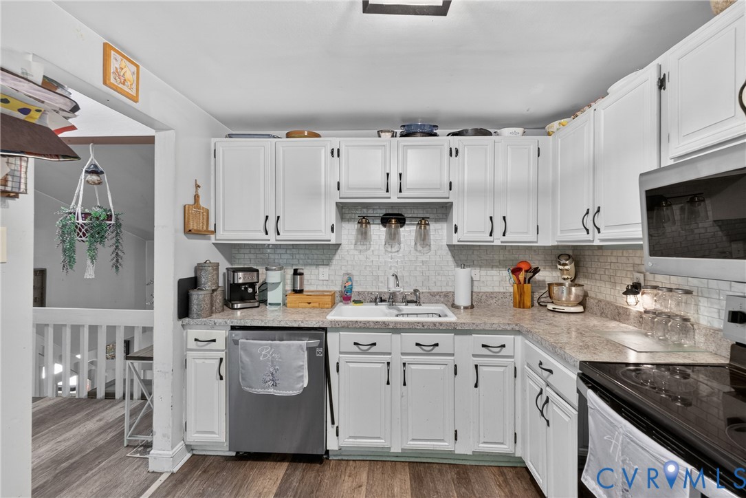 13315 Farm Crest Ct