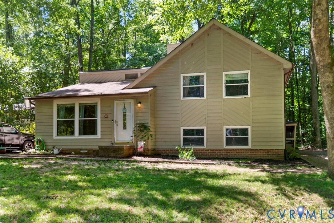 13315 Farm Crest Ct
