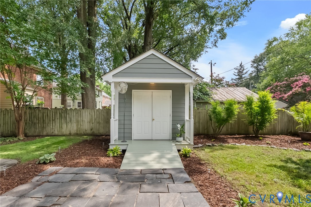 4806 E Seminary Ave