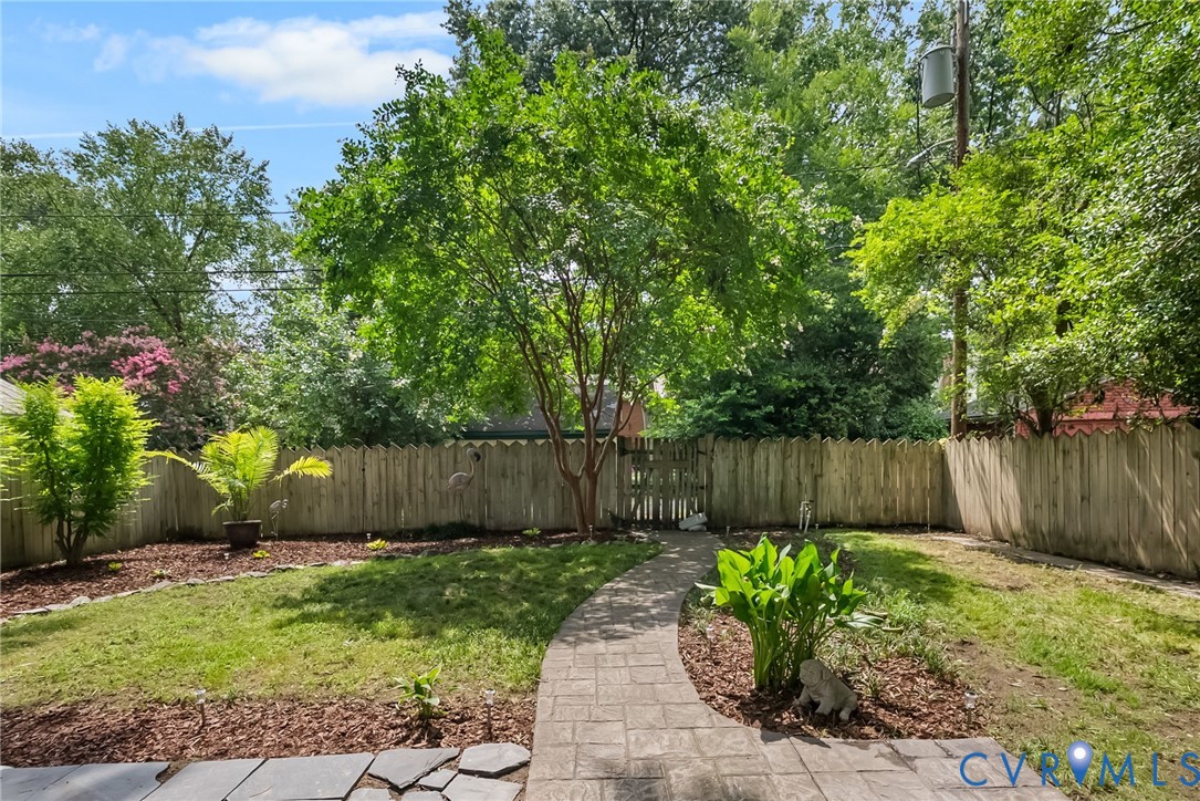 4806 E Seminary Ave