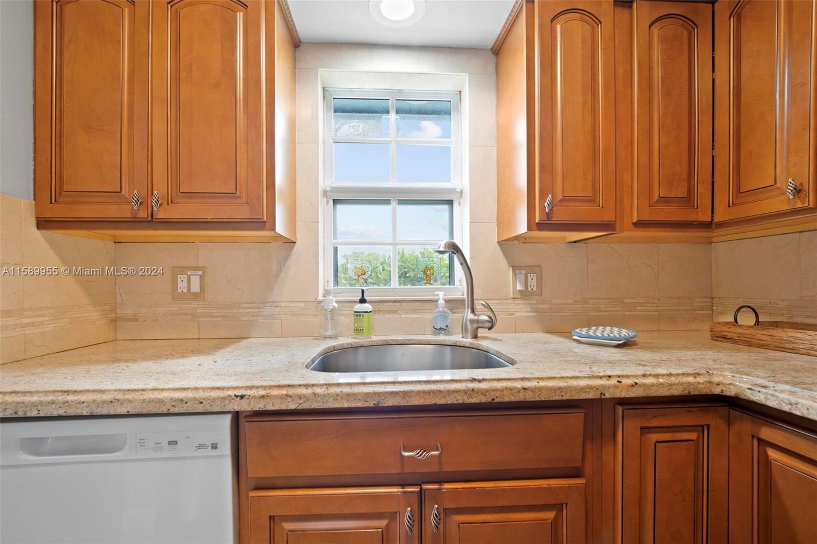 2708 NE 14th St Cswy # 2