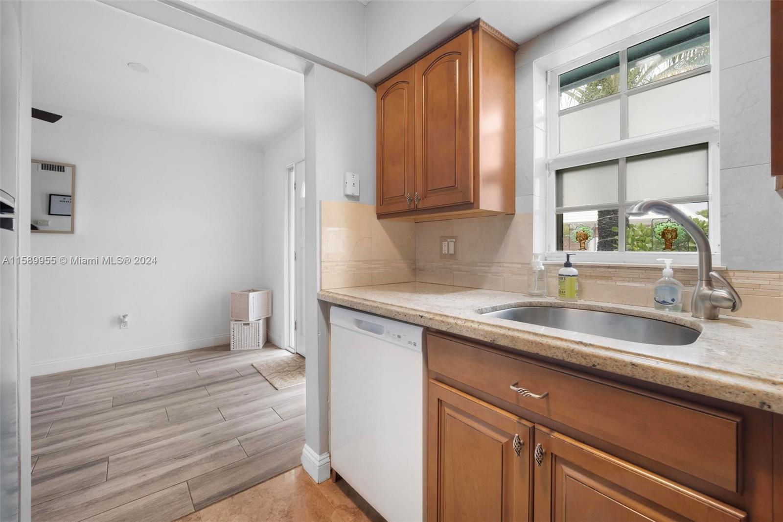 2708 NE 14th St Cswy # 2