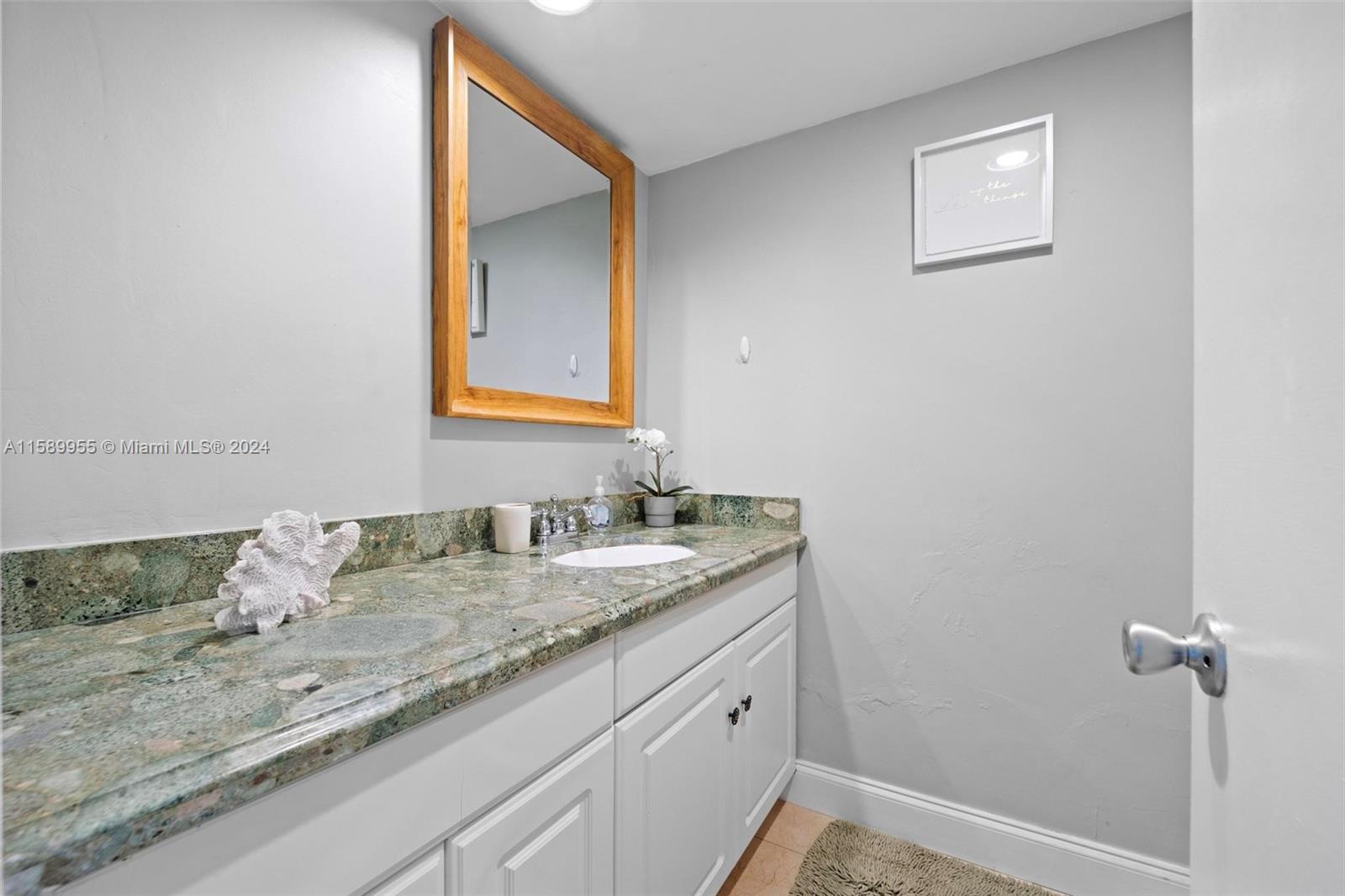 2708 NE 14th St Cswy # 2