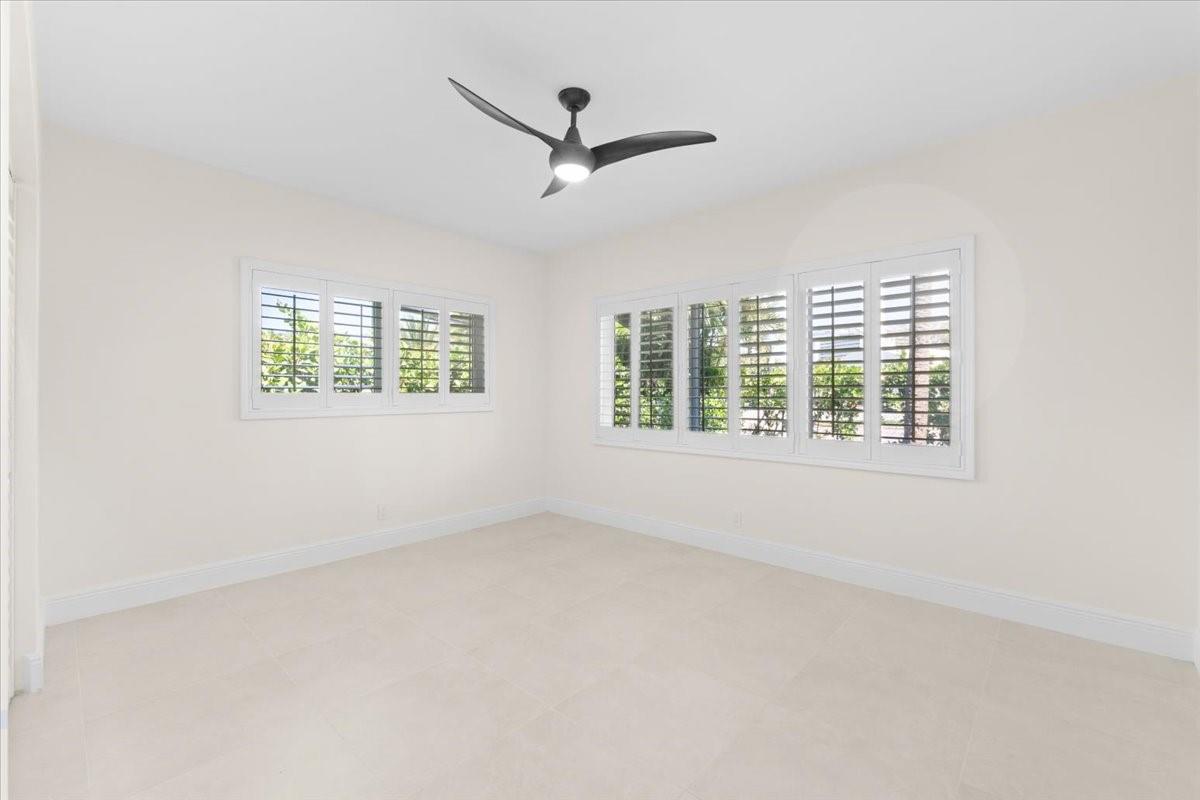 1635 Seabreeze Blvd