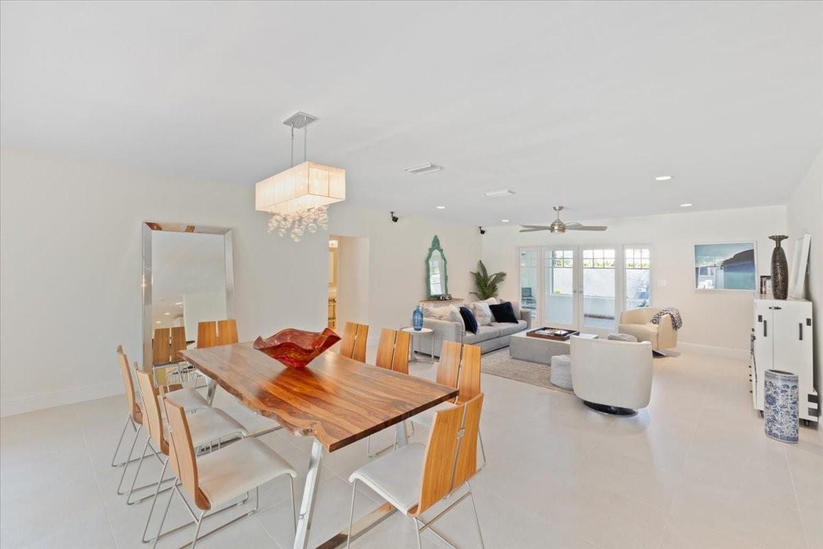 1635 Seabreeze Blvd