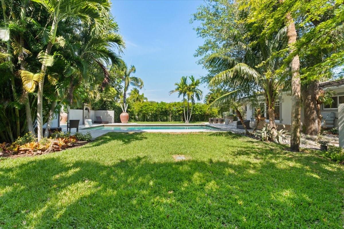 1635 Seabreeze Blvd