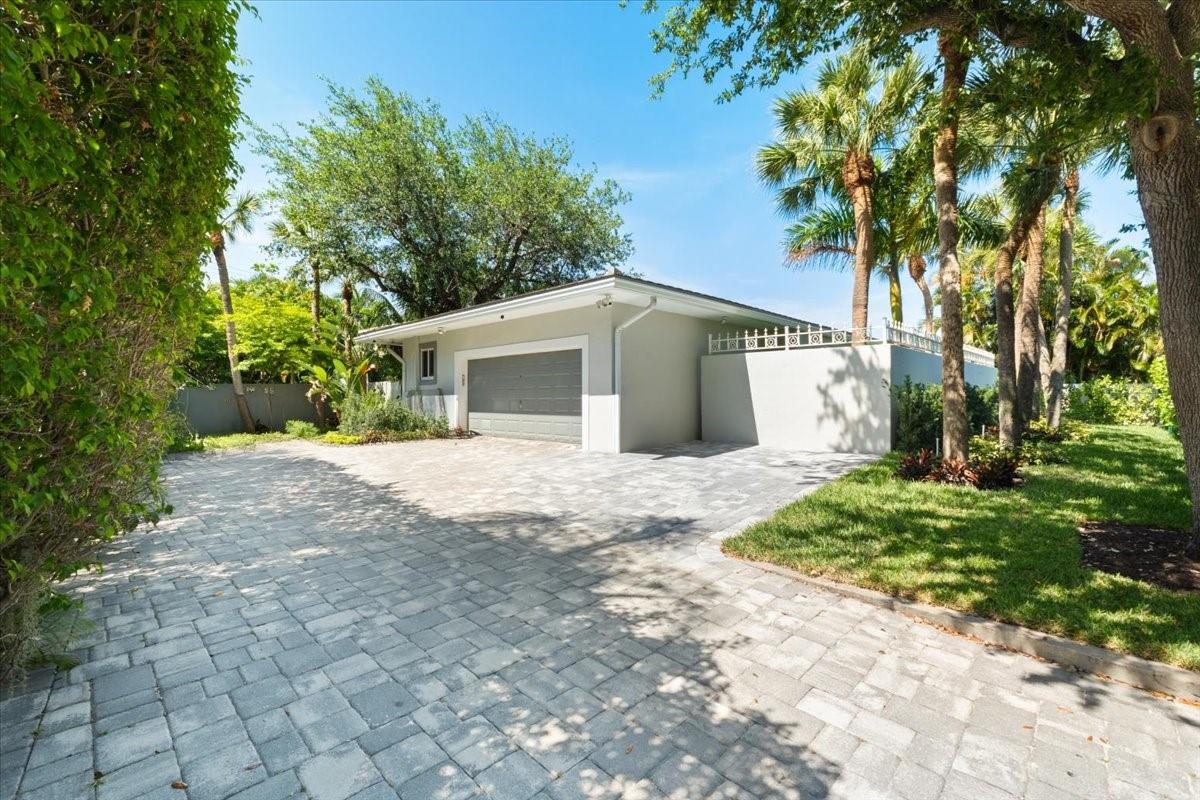 1635 Seabreeze Blvd