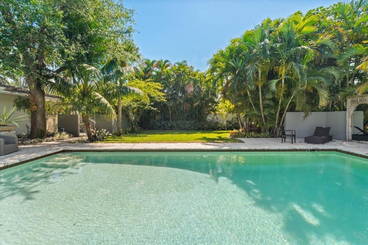 1635 Seabreeze Blvd