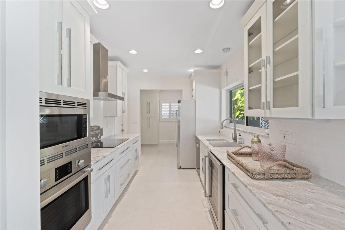 1635 Seabreeze Blvd