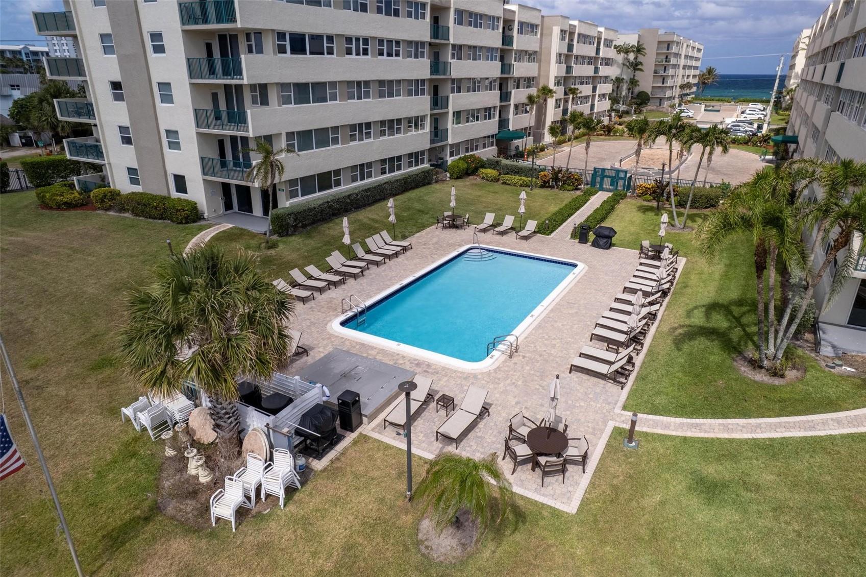 1239 Hillsboro Mile 203