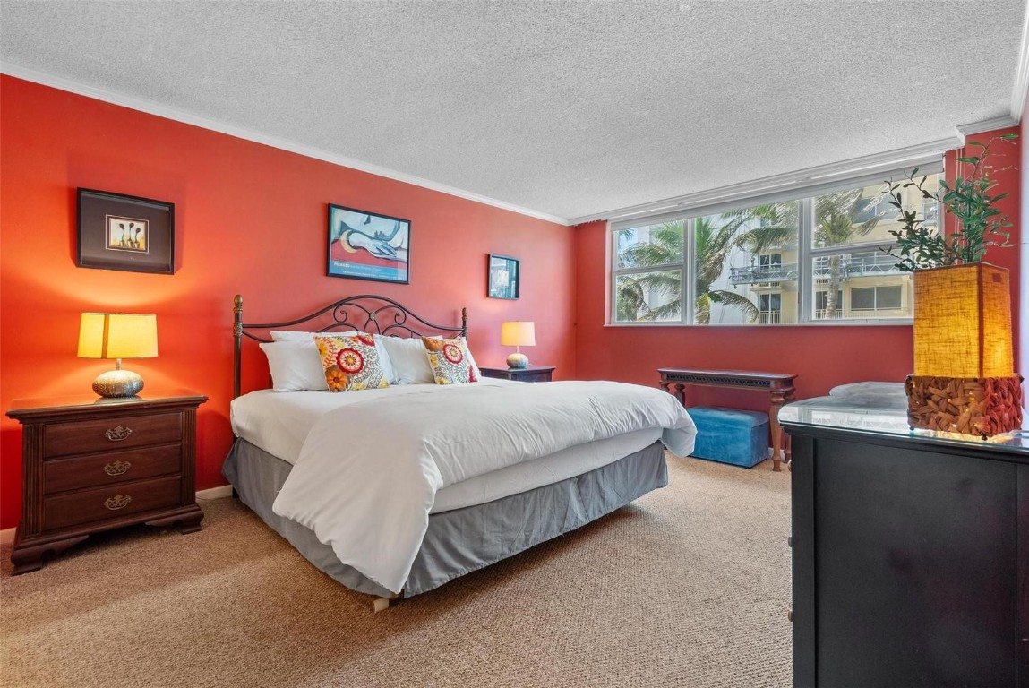 1239 Hillsboro Mile 203