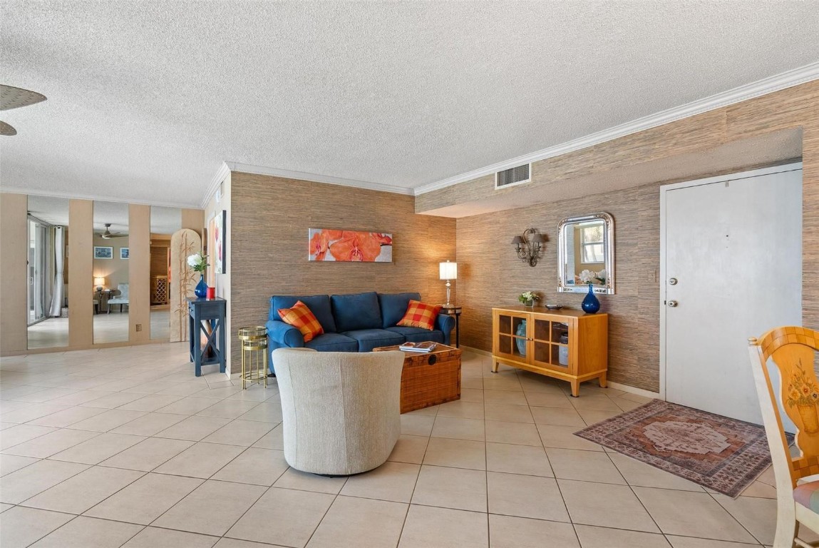 1239 Hillsboro Mile 203