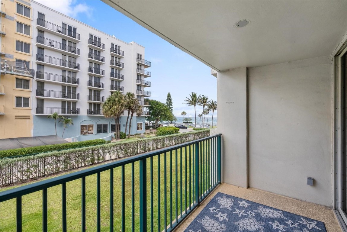 1239 Hillsboro Mile 203