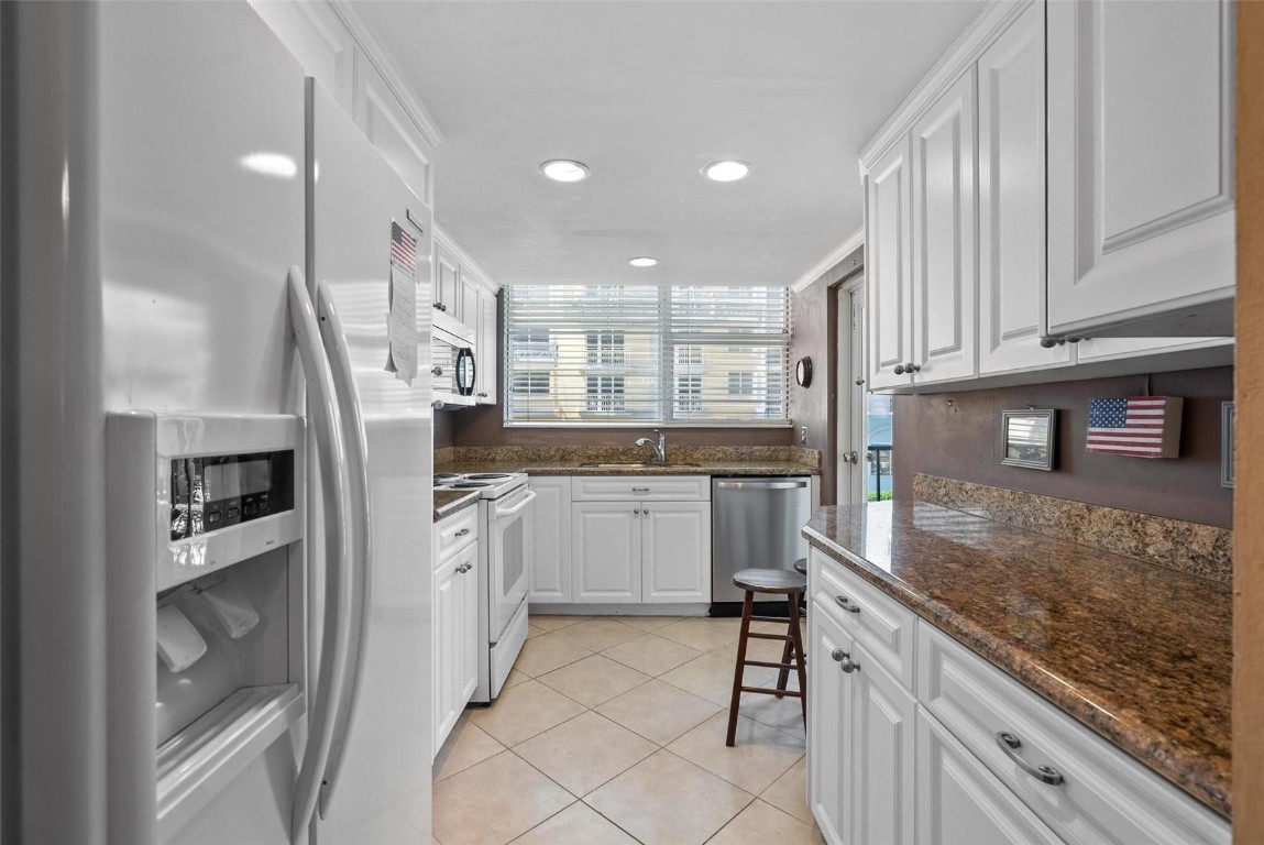 1239 Hillsboro Mile 203