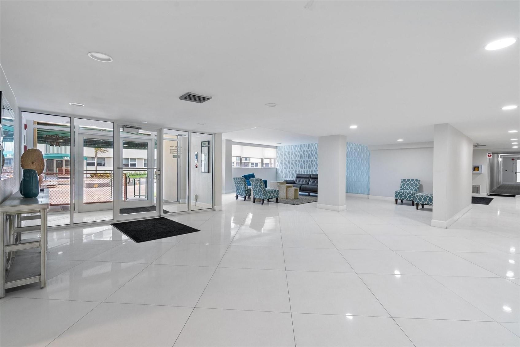 1239 Hillsboro Mile 203