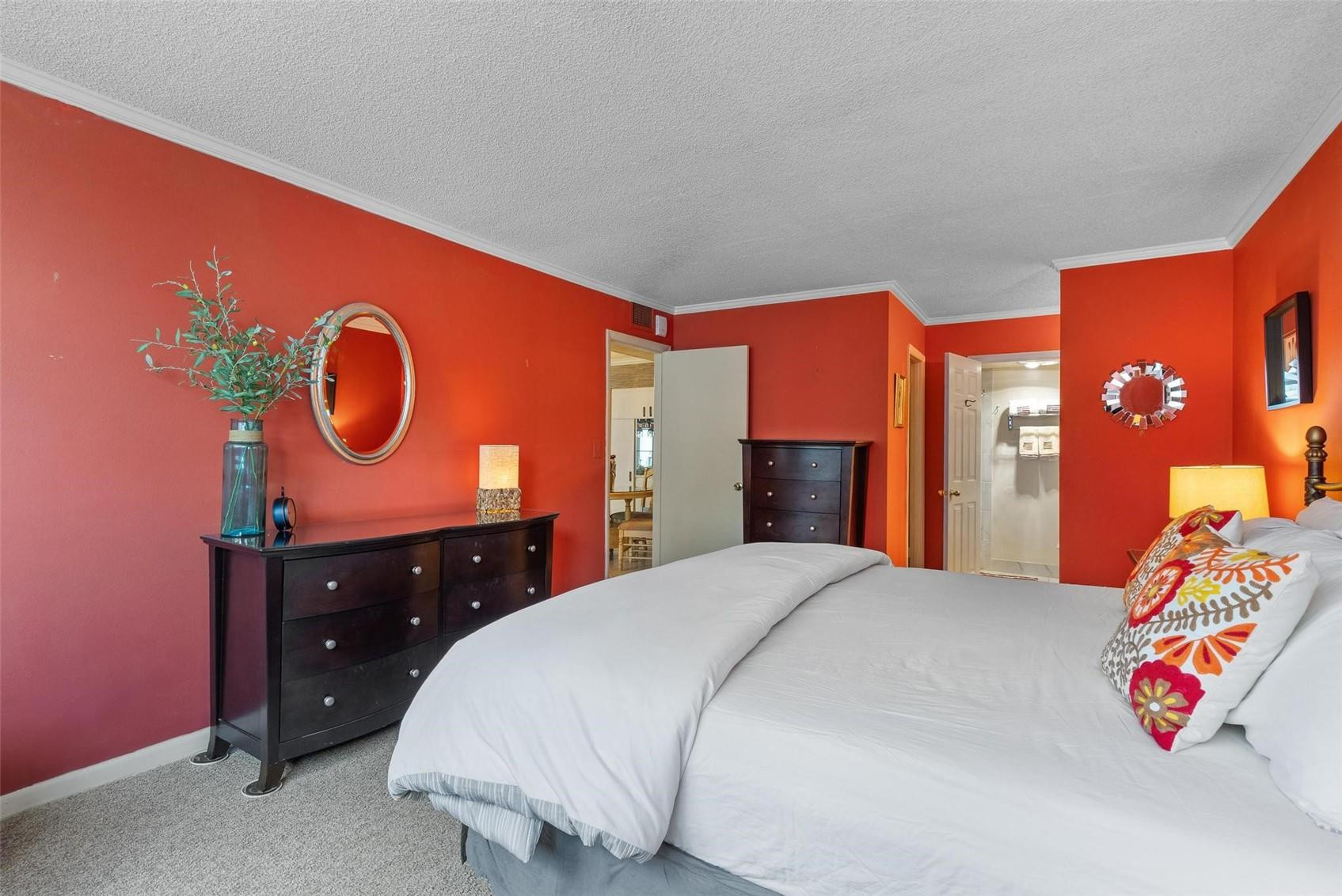 1239 Hillsboro Mile 203