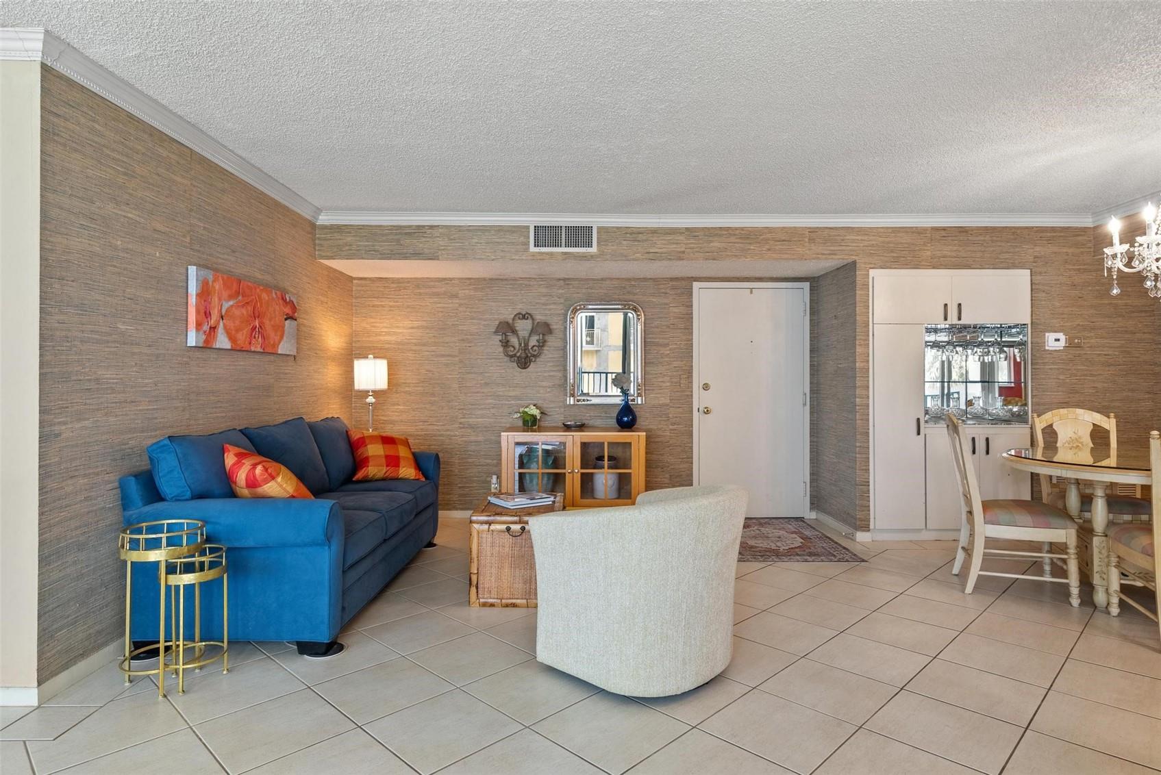 1239 Hillsboro Mile 203