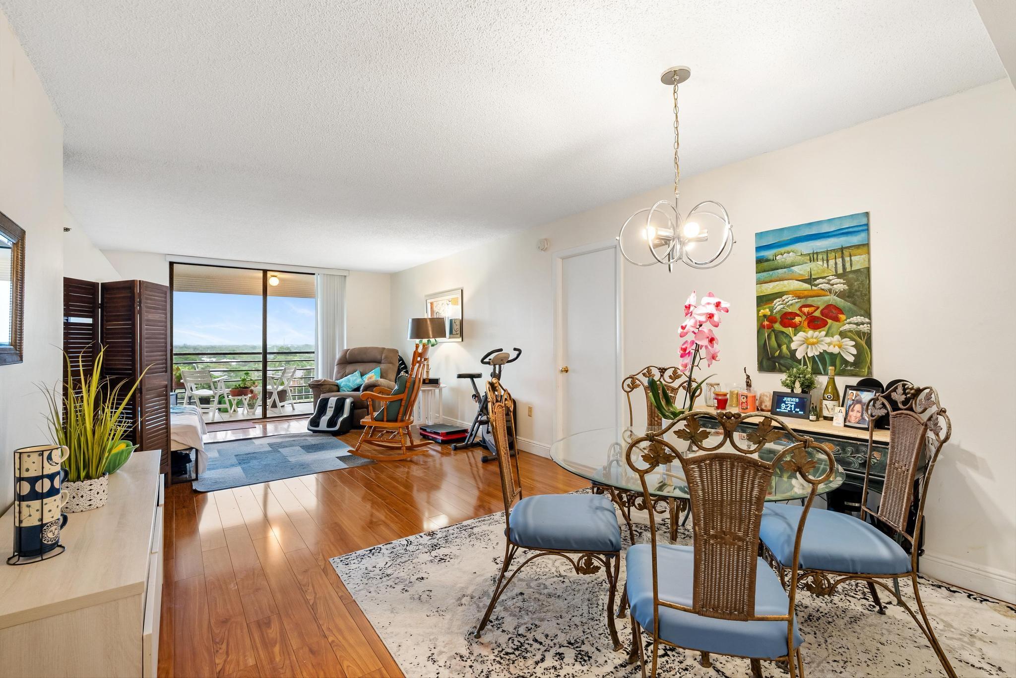 1200 Saint Charles Pl PH 21