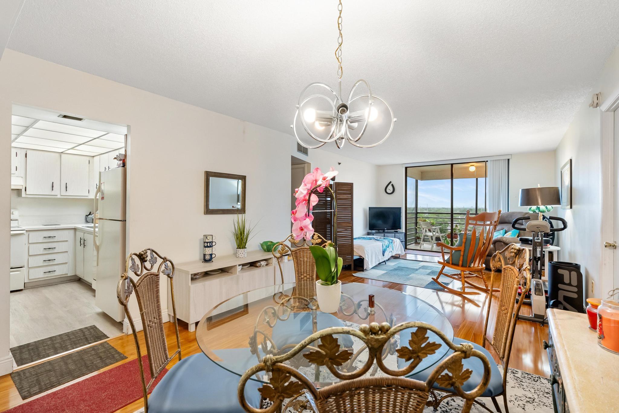 1200 Saint Charles Pl PH 21