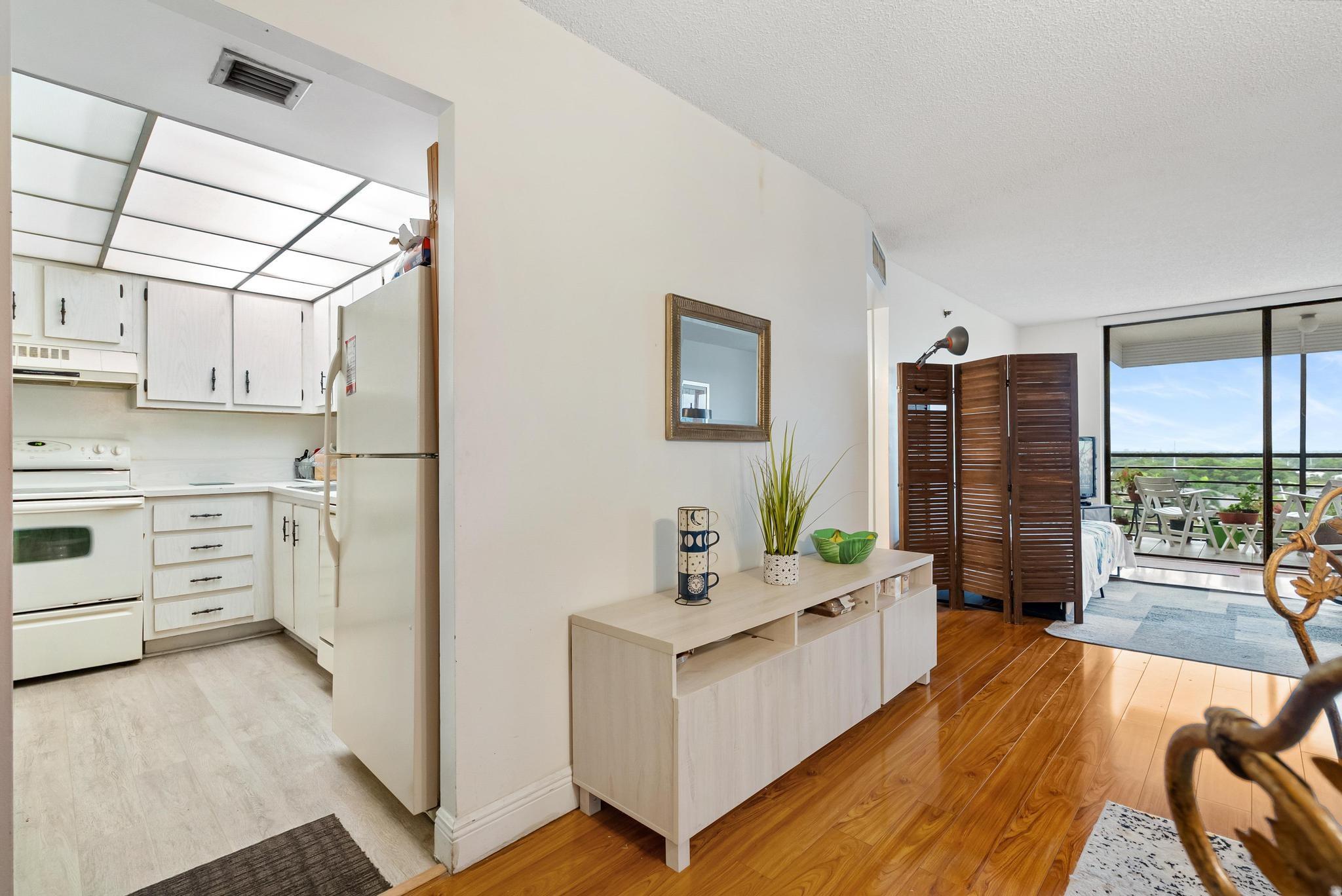 1200 Saint Charles Pl PH 21