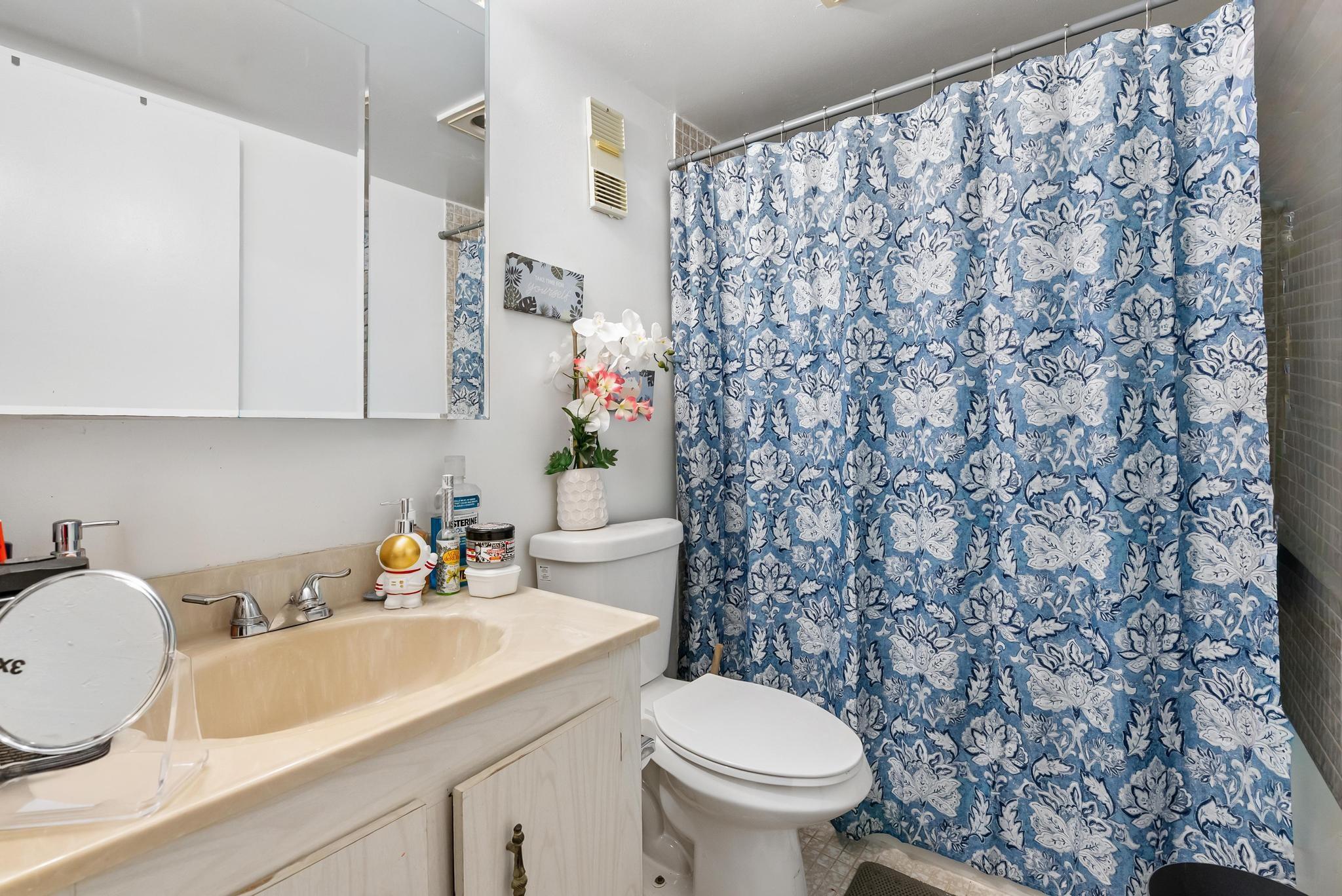 1200 Saint Charles Pl PH 21