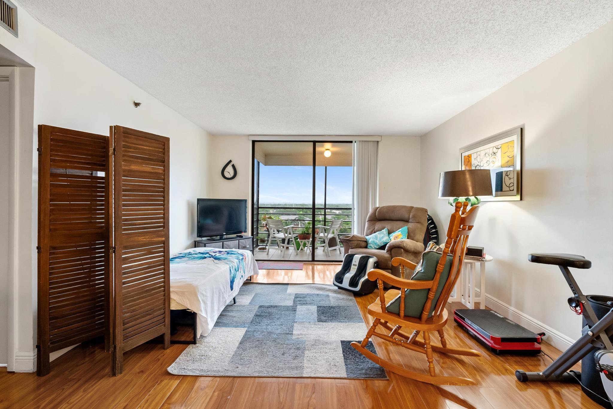 1200 Saint Charles Pl PH 21