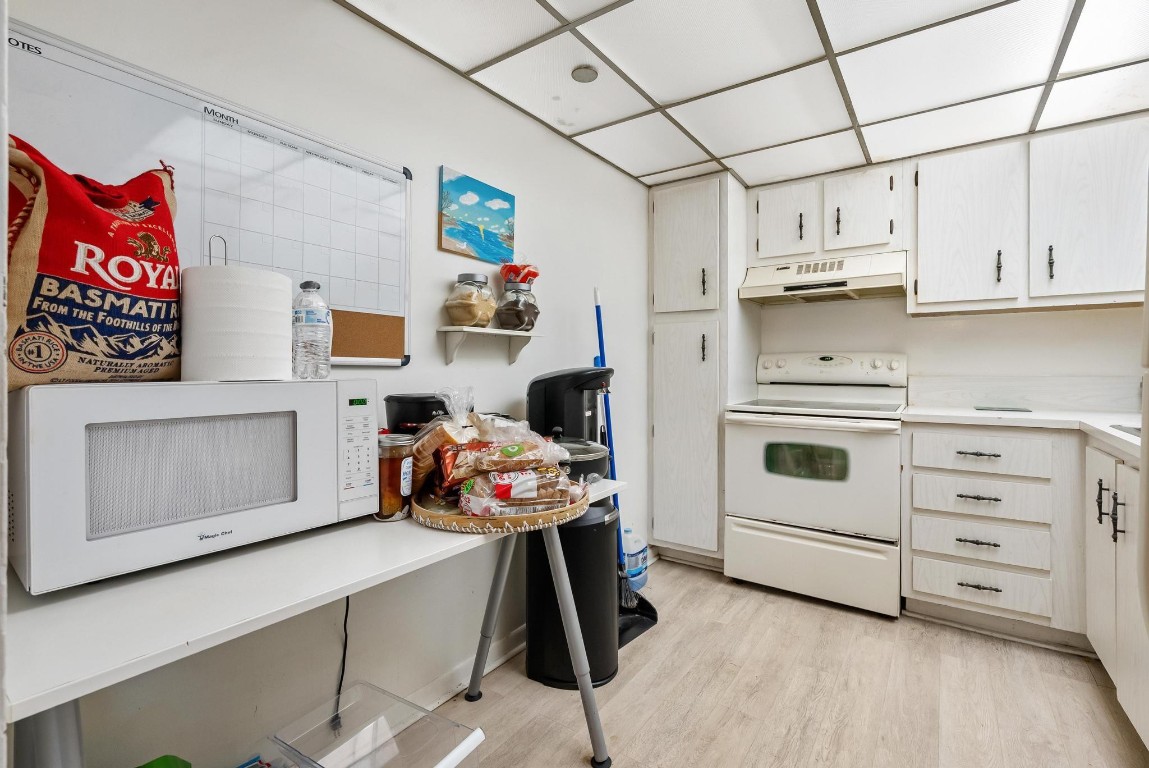 1200 Saint Charles Pl PH 21