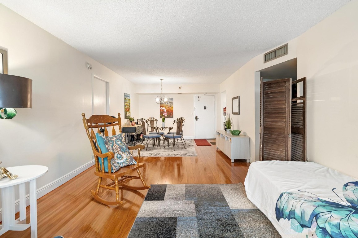 1200 Saint Charles Pl PH 21