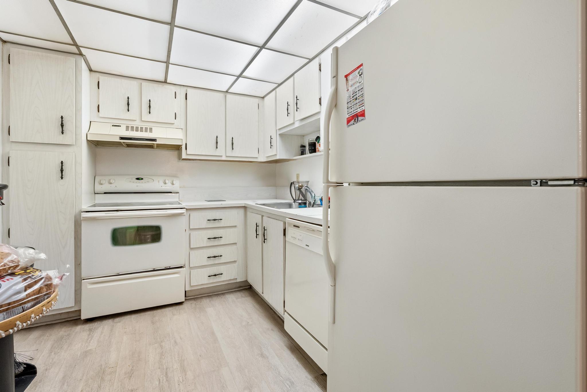 1200 Saint Charles Pl PH 21