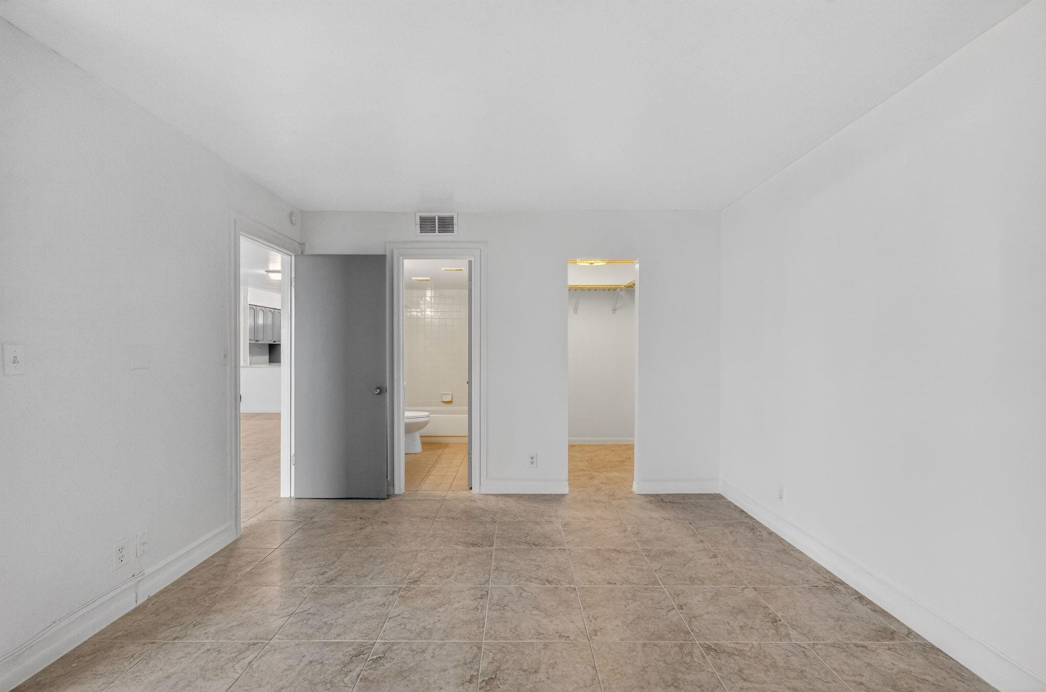 117 Lake Emerald Drive 408