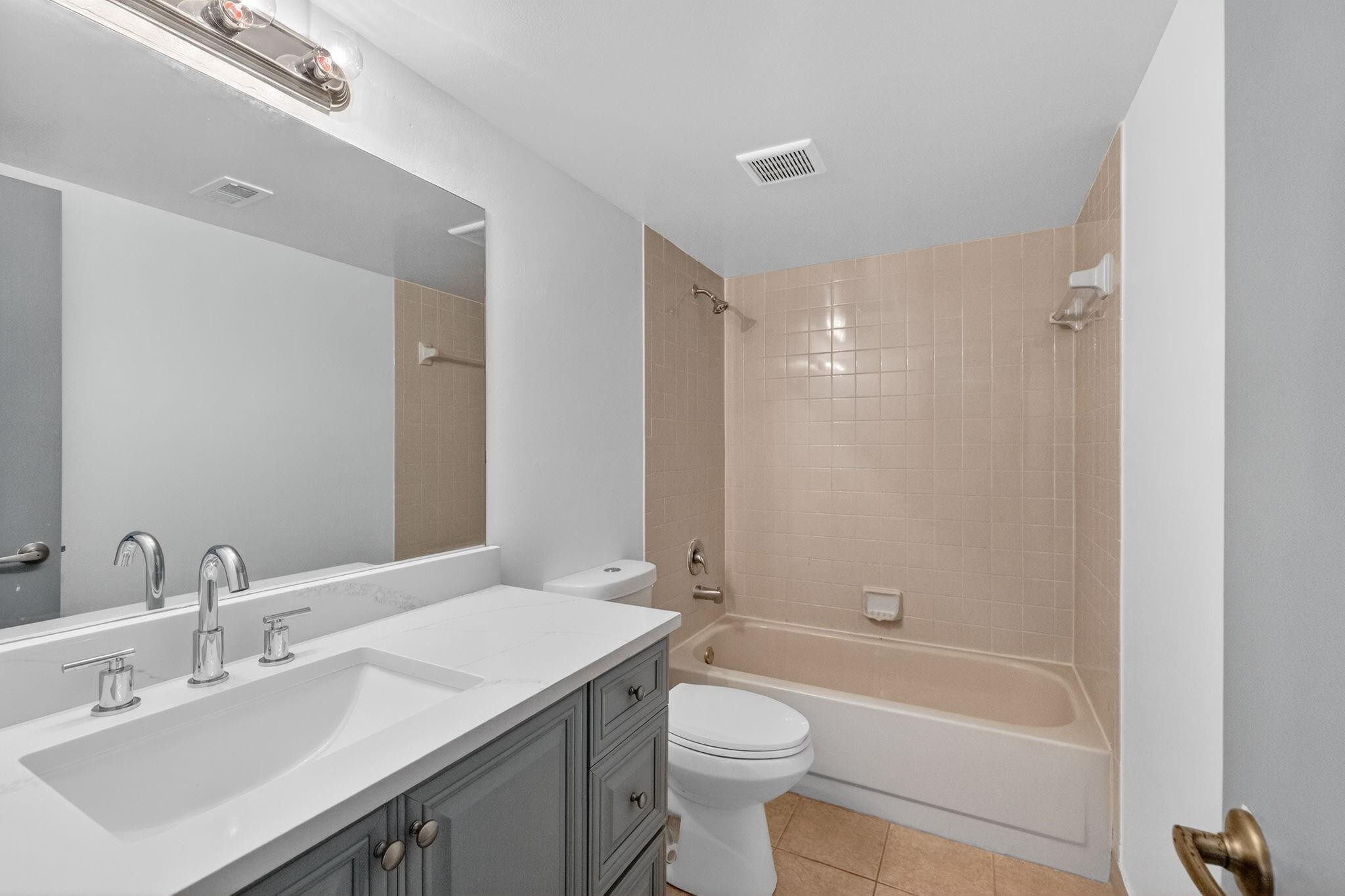 117 Lake Emerald Drive 408