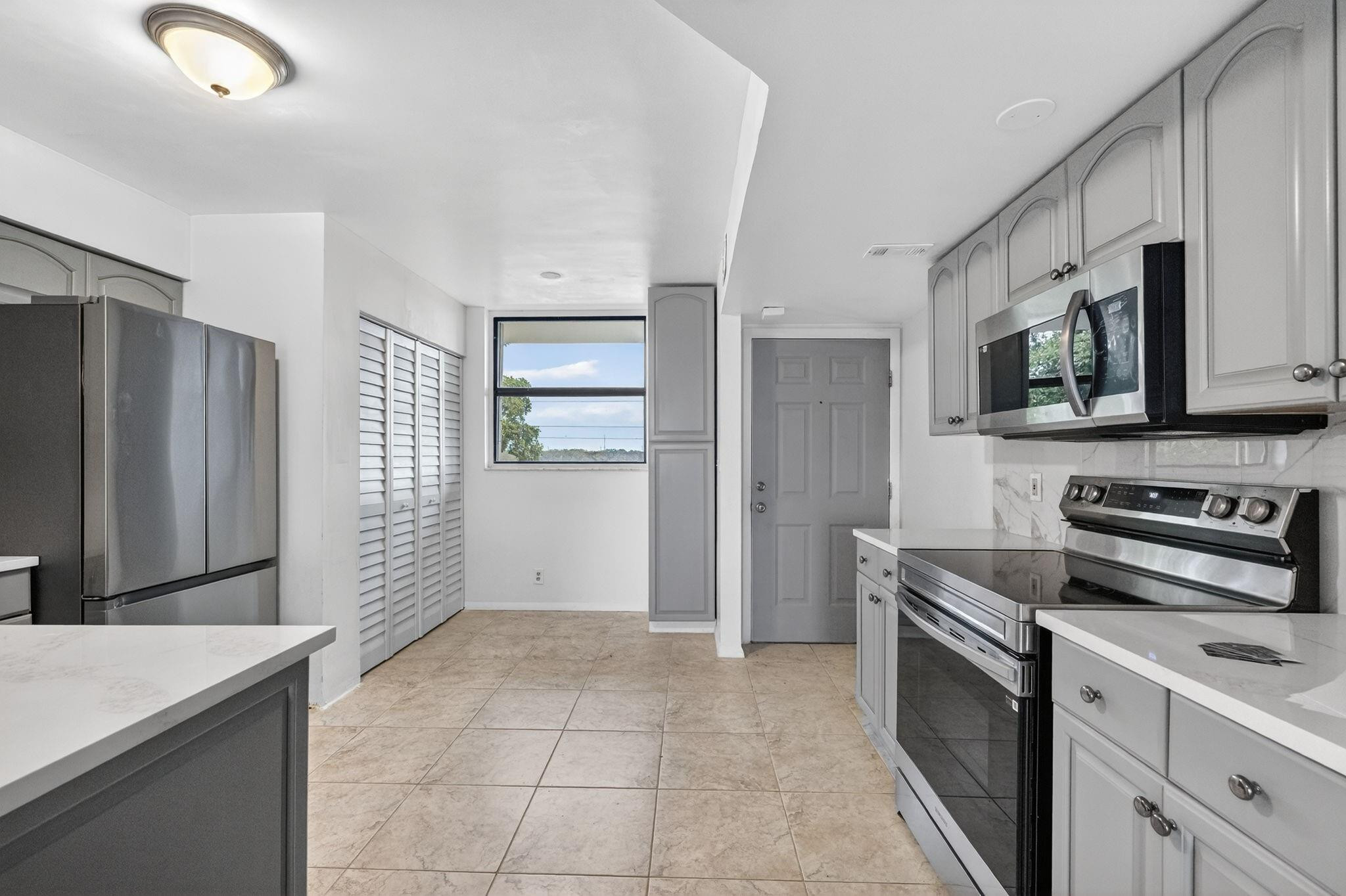 117 Lake Emerald Drive 408