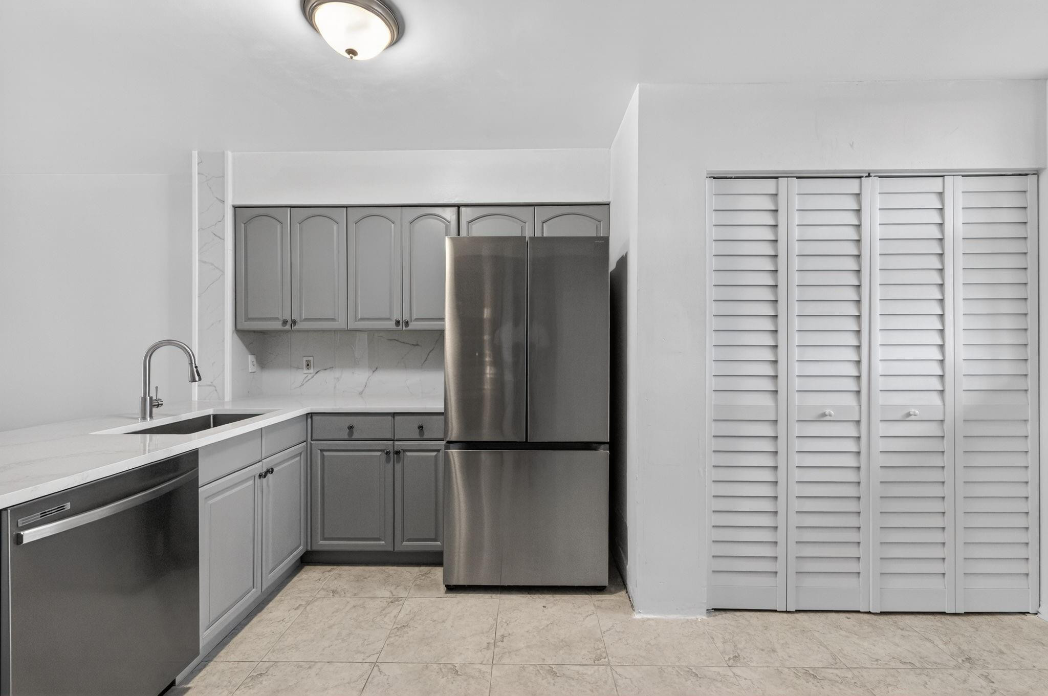 117 Lake Emerald Drive 408