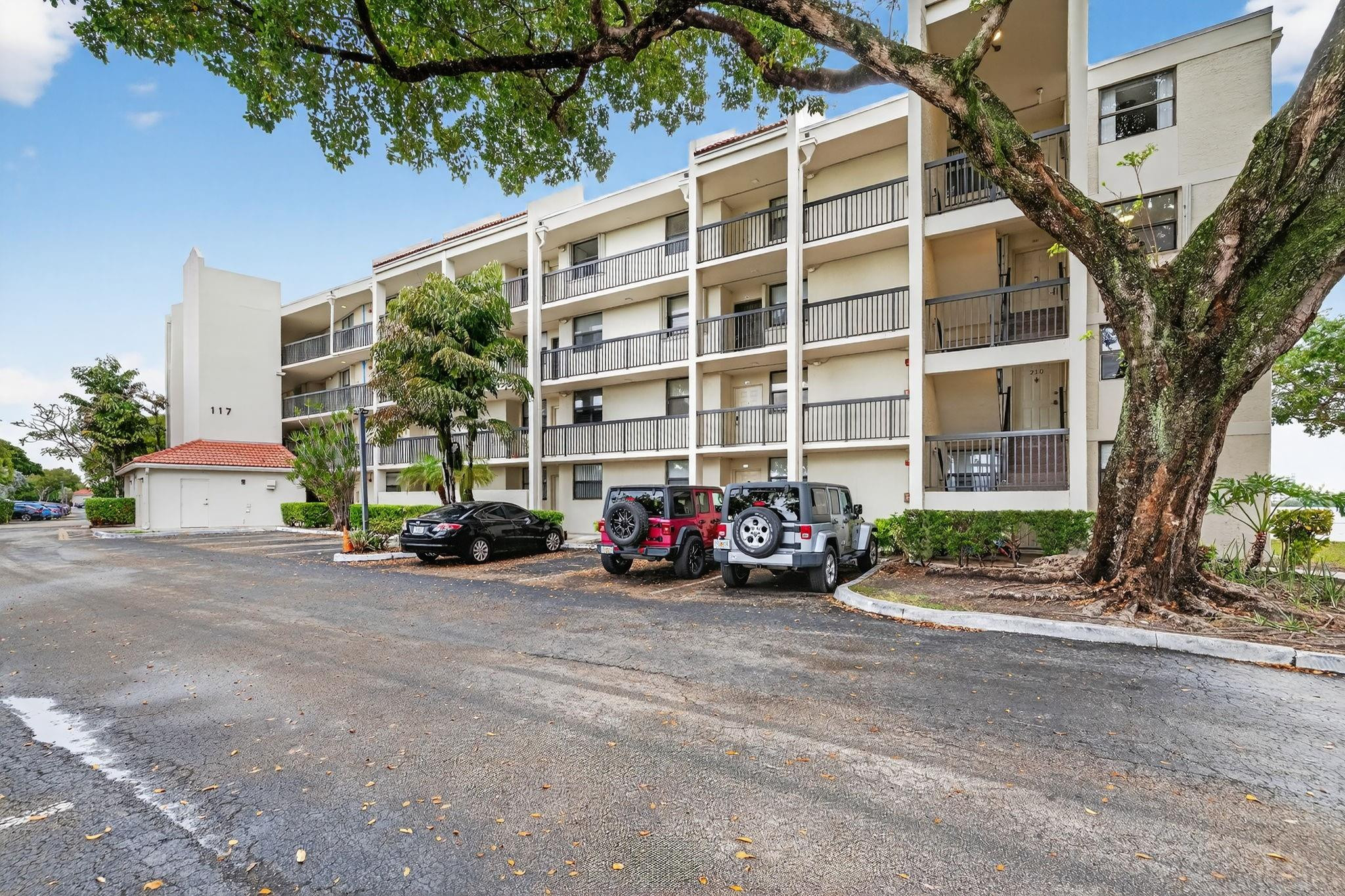 117 Lake Emerald Drive 408