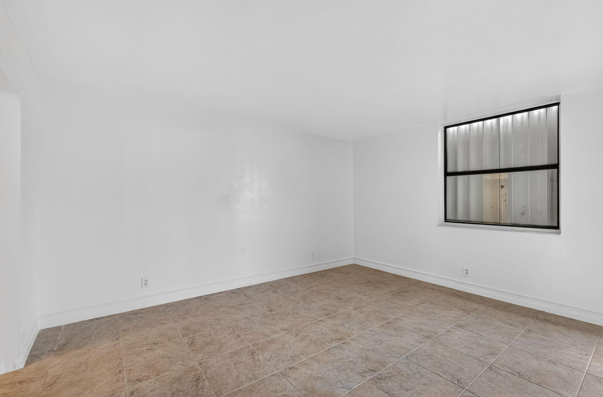 117 Lake Emerald Drive 408