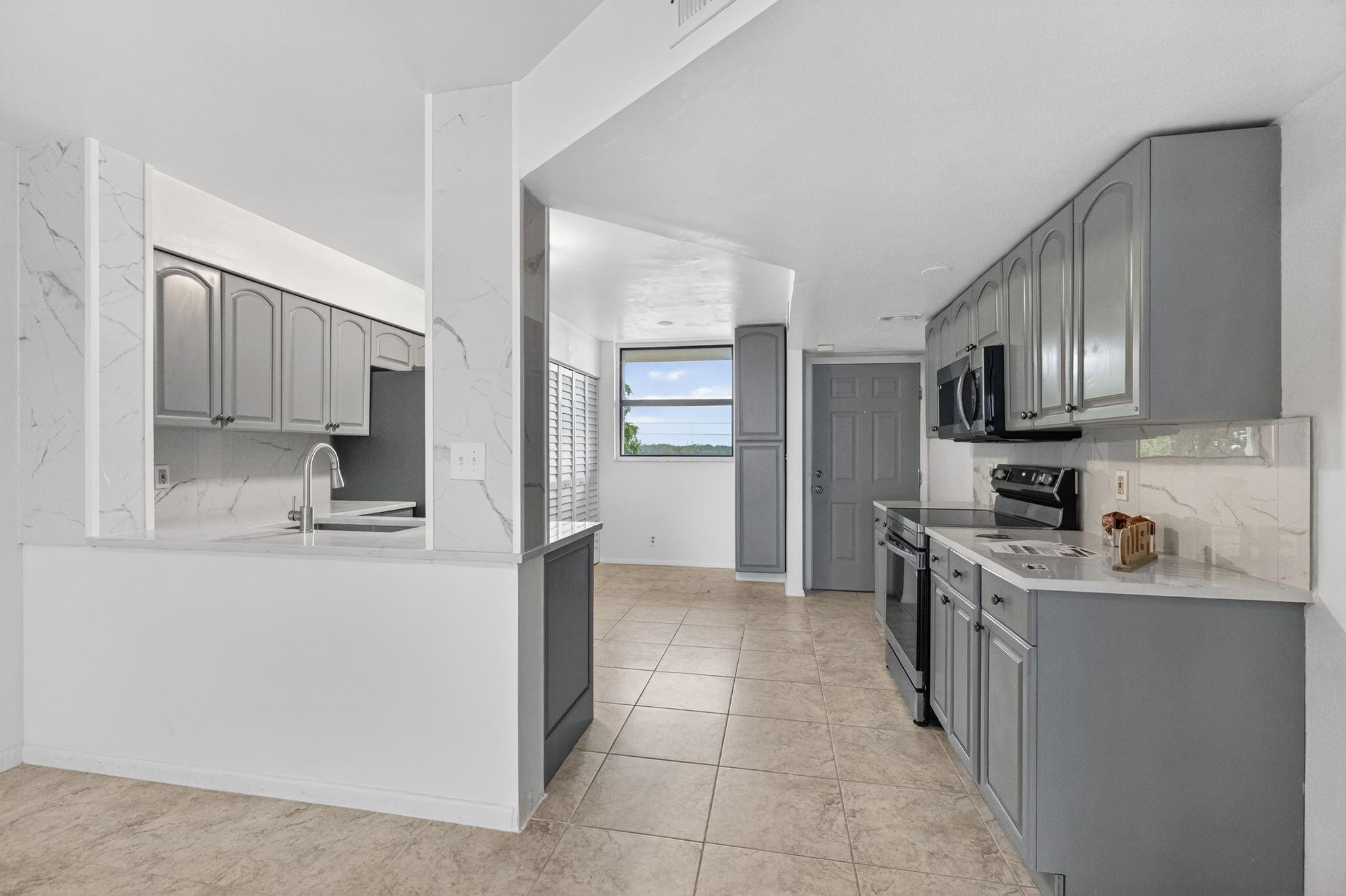 117 Lake Emerald Drive 408